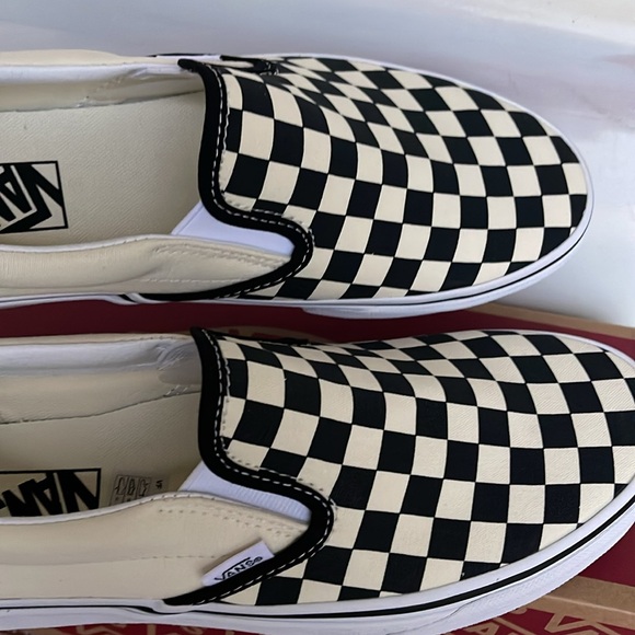 Vans Men’s Classic Slip-On
BIk&Whtchckerboard/Wht
VN000EYEBWW
Sneakers - Picture 15 of 16